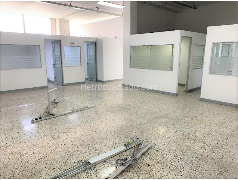 Edificio de Oficinas en Arriendo, ZONA INDUSTRIAL PUENTE ARANDA, Bogotá D.C. - Más