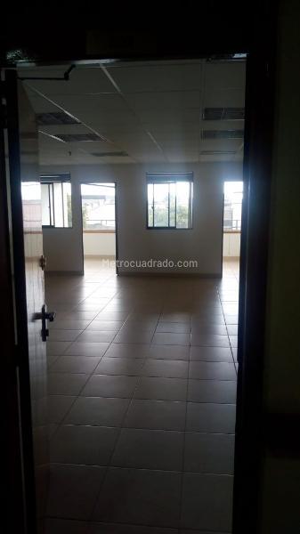 Edificio de Oficinas en Arriendo, LA PORCINCULA, Bogotá D.C. - Więcej