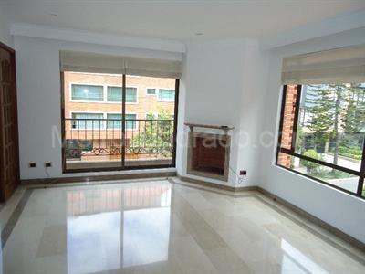 Apartamento de 3 alcobas en venta en Santa Barbara San Patricio, Bogotá, 168 m² · foto 2 de 9