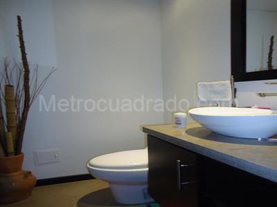 Apartamento de 3 alcobas en venta en Santa Barbara San Patricio, Bogotá, 168 m² · foto 7 de 9
