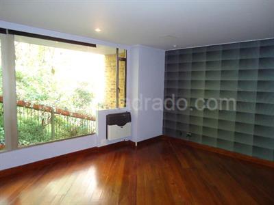 Apartamento de 2 alcobas en venta en Chico El Refugio, Bogotá, 165 m² · foto 10 de 16