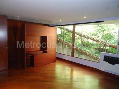 Apartamento de 2 alcobas en venta en Chico El Refugio, Bogotá, 165 m² · foto 11 de 16