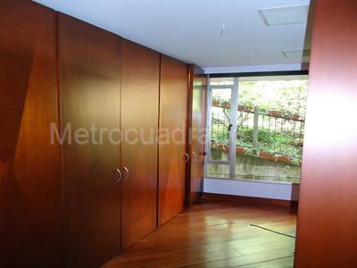 Apartamento de 2 alcobas en venta en Chico El Refugio, Bogotá, 165 m² · foto 12 de 16