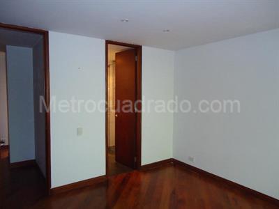 Apartamento de 2 alcobas en venta en Chico El Refugio, Bogotá, 165 m² · foto 14 de 16