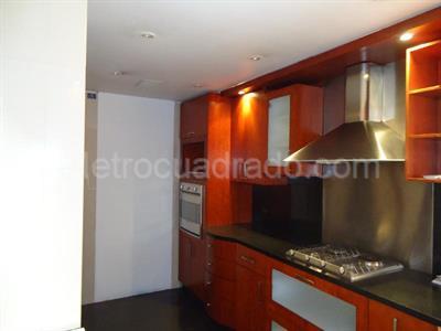 Apartamento de 2 alcobas en venta en Chico El Refugio, Bogotá, 165 m² · foto 2 de 16
