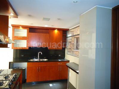 Apartamento de 2 alcobas en venta en Chico El Refugio, Bogotá, 165 m² · foto 3 de 16