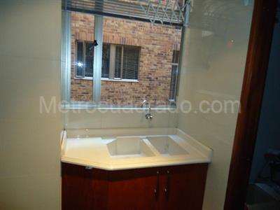 Apartamento de 2 alcobas en venta en Chico El Refugio, Bogotá, 165 m² · foto 4 de 16