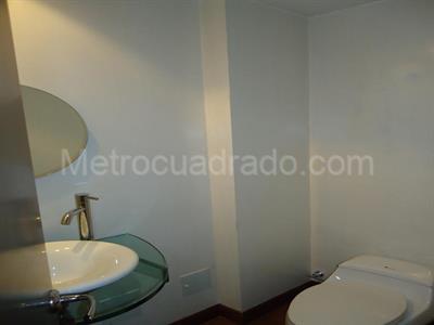 Apartamento de 2 alcobas en venta en Chico El Refugio, Bogotá, 165 m² · foto 9 de 16