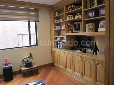 Apartamento de 3 alcobas en venta en Chico, Bogotá, 201 m² · foto 5 de 20