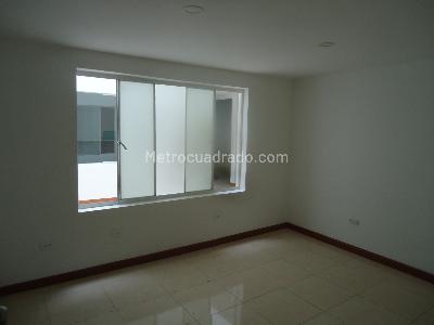 Casa en venta en Ciudad Jardin Norte, Bogotá · foto 2 de 19