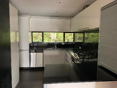 Apartamento de 3 alcobas en venta en El Virrey, Bogotá, 300 m² · foto 14 de 20