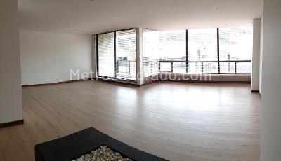 Apartamento de 3 alcobas en venta en La Carolina, Bogotá, 160 m² · foto 2 de 17