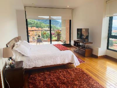 Apartamento de 4 alcobas en venta en Chico Santa Barbara, Bogotá, 313 m² · foto 3 de 7