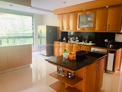 Apartamento de 4 alcobas en venta en Chico Santa Barbara, Bogotá, 313 m² · foto 4 de 7