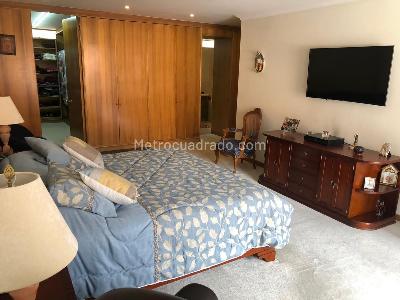 Apartamento de 3 alcobas en venta en Chico, Bogotá, 272 m² · foto 16 de 20