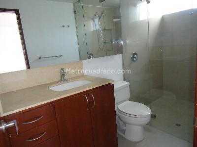 Apartamento de 3 alcobas en venta en Altos De Chico, Bogotá, 155 m² · foto 2 de 16