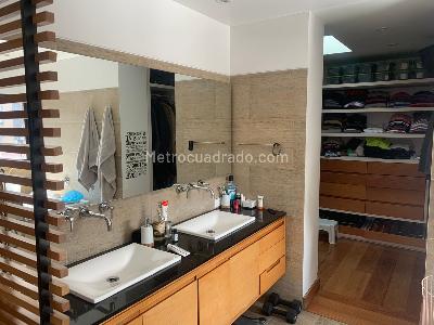 Apartamento de 4 alcobas en venta en Chico, Bogotá, 213 m² · foto 17 de 19