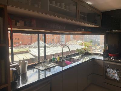 Apartamento de 4 alcobas en venta en Chico, Bogotá, 213 m² · foto 7 de 19