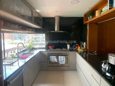 Apartamento de 4 alcobas en venta en Chico, Bogotá, 213 m² · foto 9 de 19
