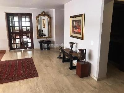 Apartamento de 3 alcobas en venta en Los Rosales, Bogotá, 218 m² · foto 3 de 15