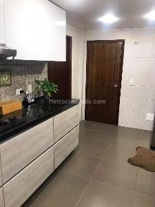 Apartamento de 3 alcobas en venta en Los Rosales, Bogotá, 218 m² · foto 10 de 15