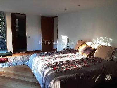 Apartamento de 4 alcobas en venta en Santa Barbara, Bogotá, 238 m² · foto 9 de 15