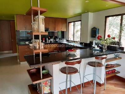 Apartamento de 4 alcobas en venta en Santa Barbara, Bogotá, 238 m² · foto 3 de 15