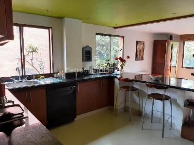 Apartamento de 4 alcobas en venta en Santa Barbara, Bogotá, 238 m² · foto 4 de 15