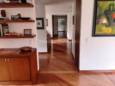 Apartamento de 4 alcobas en venta en Santa Barbara, Bogotá, 238 m² · foto 6 de 15