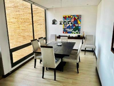 Apartamento de 3 alcobas en venta en Los Rosales, Bogotá, 165 m² · foto 2 de 9