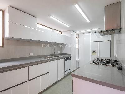 Apartamento de 3 alcobas en venta en La Carolina, Bogotá, 162 m² · foto 11 de 17