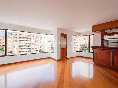 Apartamento de 3 alcobas en venta en La Carolina, Bogotá, 162 m² · foto 4 de 17
