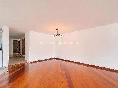 Apartamento de 3 alcobas en venta en La Carolina, Bogotá, 162 m² · foto 5 de 17