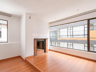 Apartamento de 3 alcobas en venta en La Carolina, Bogotá, 162 m² · foto 2 de 17
