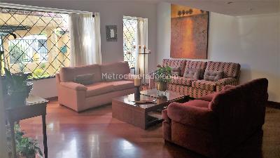 Casa de 4 alcobas en venta en Colina Campestre, Bogotá, 294 m² · foto 3 de 12