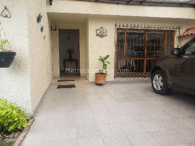 Casa en venta en Villa Magdala, Bogotá · foto 2 de 16