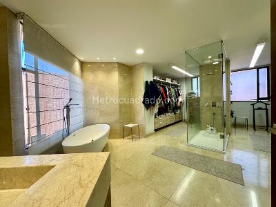 Apartamento de 5 alcobas en venta en Chico, Bogotá, 418 m² · foto 10 de 20