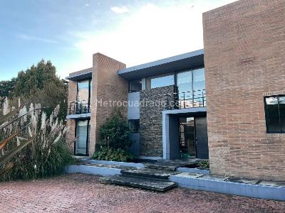 Casa de 4 alcobas en venta en Guaymaral San Simon, Bogotá, 332 m² · foto 1 de 17