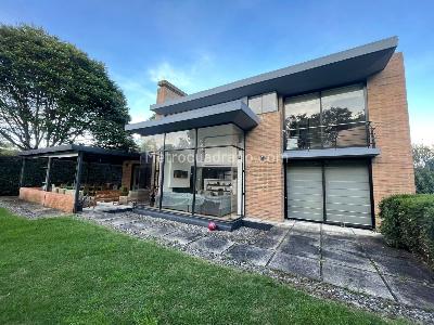 Casa de 4 alcobas en venta en Guaymaral San Simon, Bogotá, 332 m² · foto 2 de 17