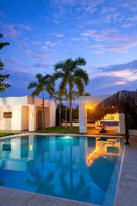 Casa de 4 alcobas en arriendo en Vereda San Lorenzo, Girardot, 273 m² · foto 2 de 13