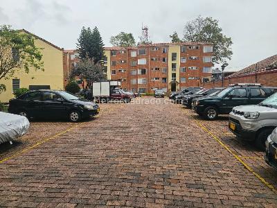 Apartamento de 3 alcobas en venta en Pinar Alto, Bogotá, 79 m² · foto 13 de 16