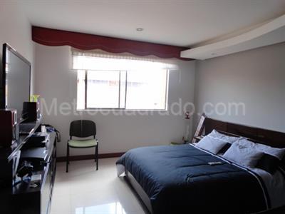 Apartamento de 3 alcobas en venta en Country, Bogotá, 220 m² · foto 5 de 19