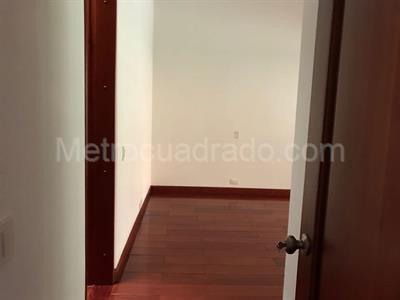 Casa de 4 alcobas en venta en Bosques Del Marques, Bogotá, 480 m² · foto 2 de 16