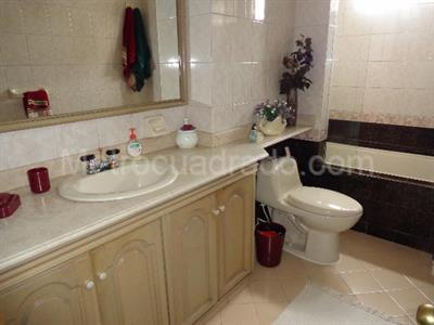 Apartamento de 3 alcobas en venta en Altos De Cabecera, Bucaramanga, 196 m² · foto 16 de 20