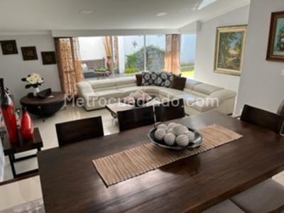 Casa de 4 alcobas en venta en Malibu Reservado, Bogotá, 226 m² · foto 2 de 20