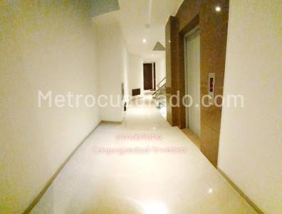 Apartamento de 4 alcobas en venta en Chico Navarra, Bogotá, 151 m² · foto 5 de 13