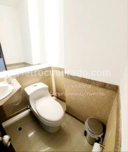 Apartamento de 4 alcobas en venta en Chico Navarra, Bogotá, 151 m² · foto 9 de 13
