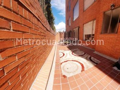 Apartamento de 4 alcobas en venta en Chico Navarra, Bogotá, 151 m² · foto 12 de 13