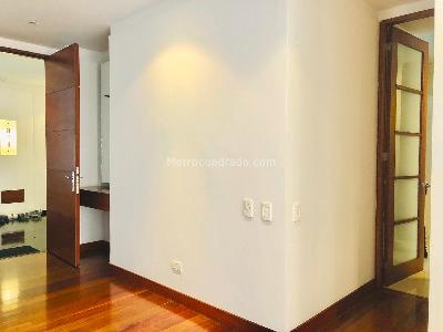 Apartamento de 3 alcobas en venta en Chico Reservado, Bogotá, 176 m² · foto 16 de 17