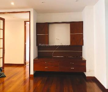 Apartamento de 3 alcobas en venta en Chico Reservado, Bogotá, 176 m² · foto 2 de 17